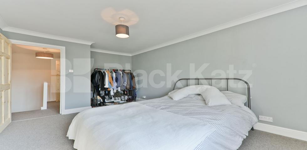 			UNDER OFFER, 2 Bedroom, 1 bath, 1 reception Ground Floor Flat			 Stanstead Road, Forrest Hill